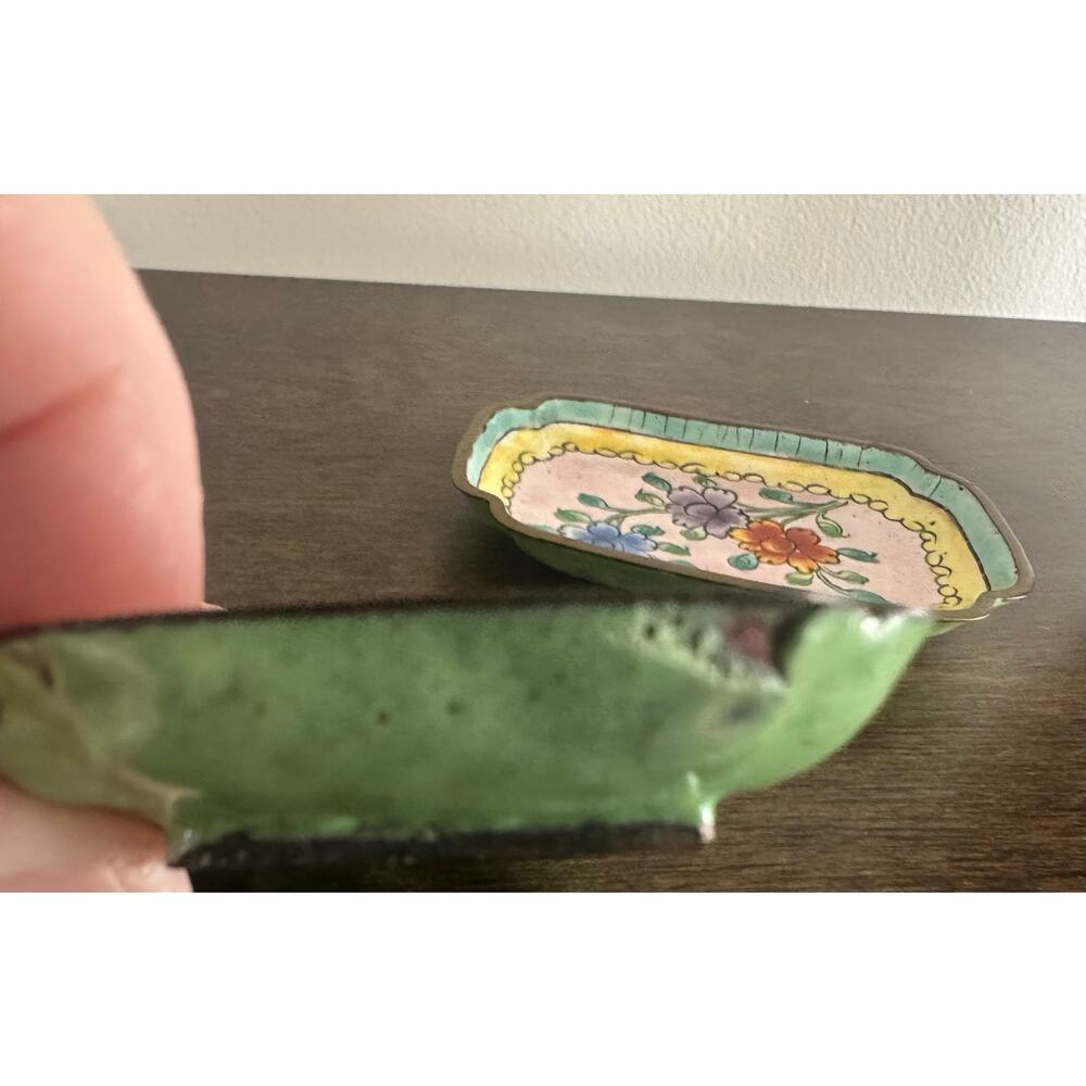 Charming Vintage Chinese Canton Enamel  Copper Miniature Trinket/Salt Dishes Set - Picture 9 of 9
